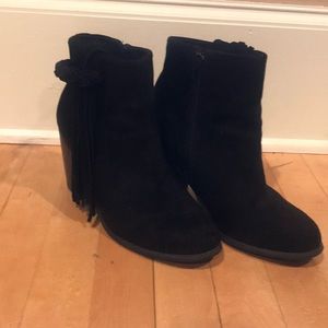 Black Maurice’s boots with tassels
